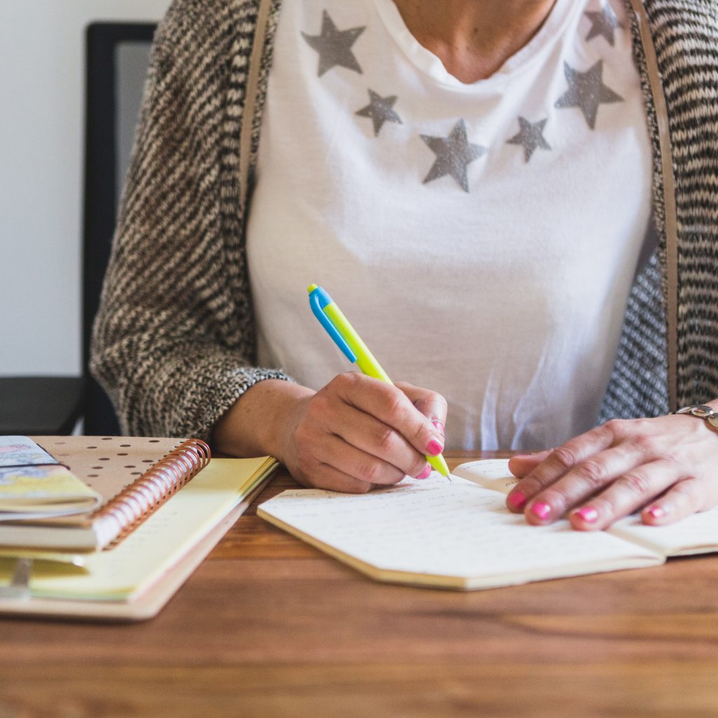 Prestations proposées par l’Atelier Écritout - Martine Chartier, écrivaine publique en Anjou.